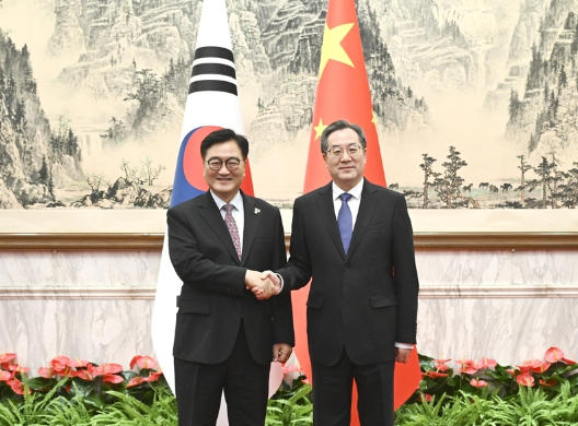 丁薛祥分别会见老挝人民革命党中央总书记、国家主席通伦和韩国国会议长禹元植2